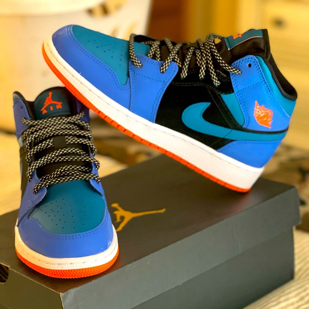 Brand new in box Air Jordan 1 Mid (GS)